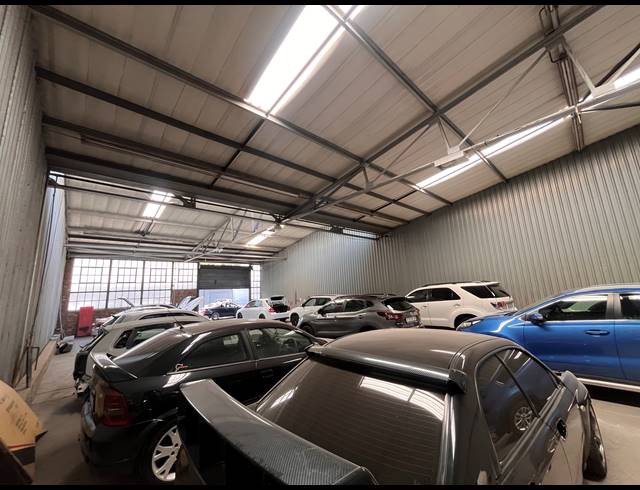 297M² WAREHOUSE TO LET IN ISANDO